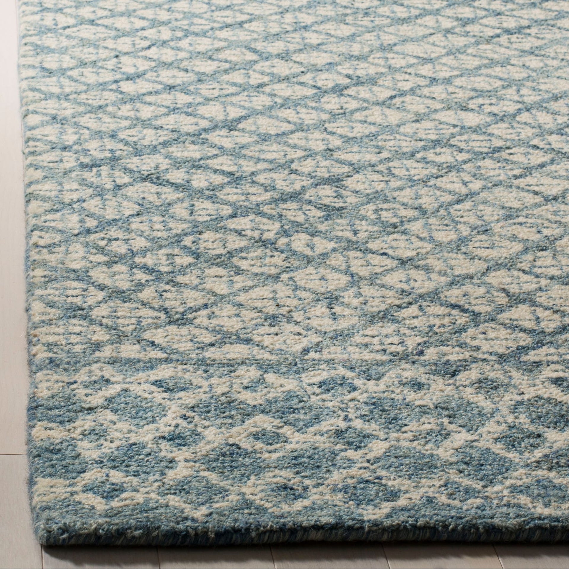 SAFAVIEH Handmade Abstract Suhad Modern Wool Rug